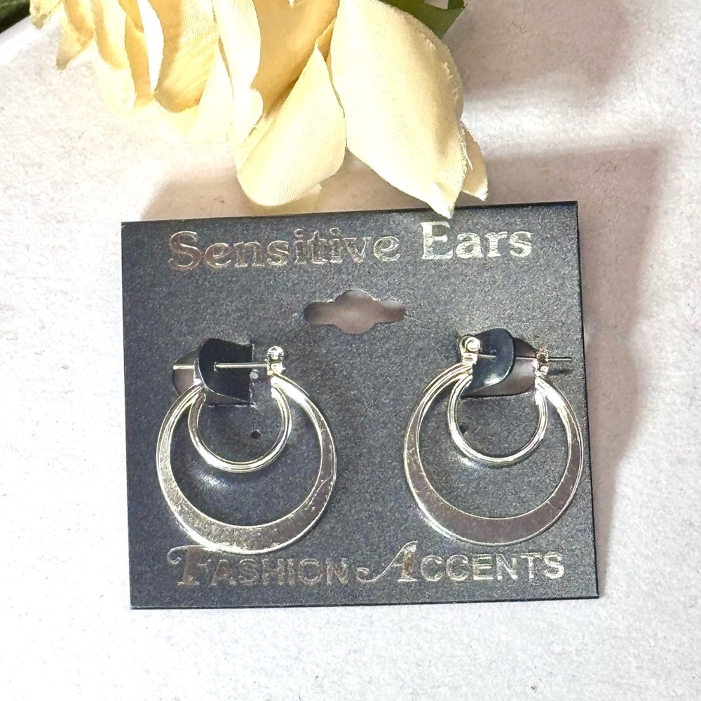 Sensitive Ears Silver Tone 1 inch Hoop Earrings
